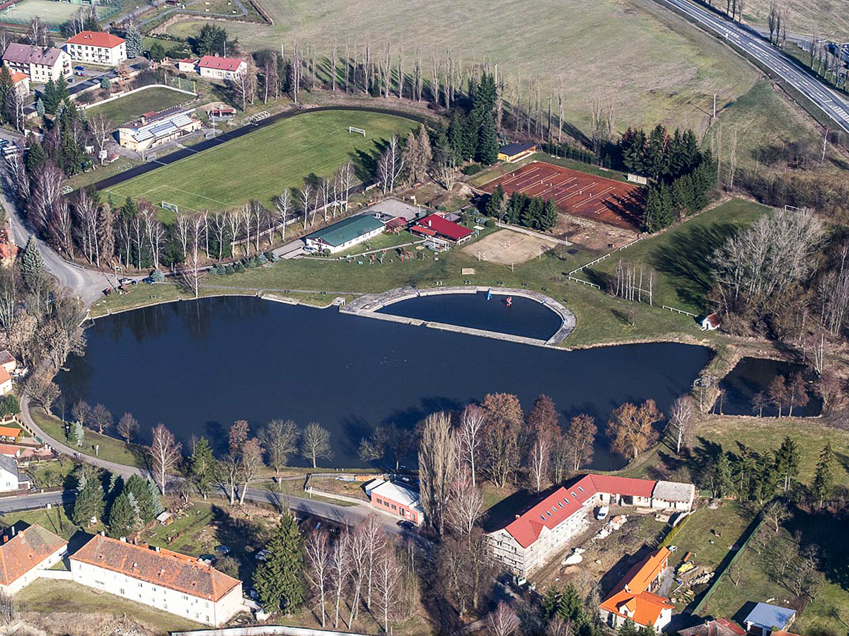 Koupaliště v Rožmitále pod Třemšínem j- 17 km, 18 minut autem. Koupaliště v Rožmitále pod Třemšínem j- 17 km, 18 minut autem.